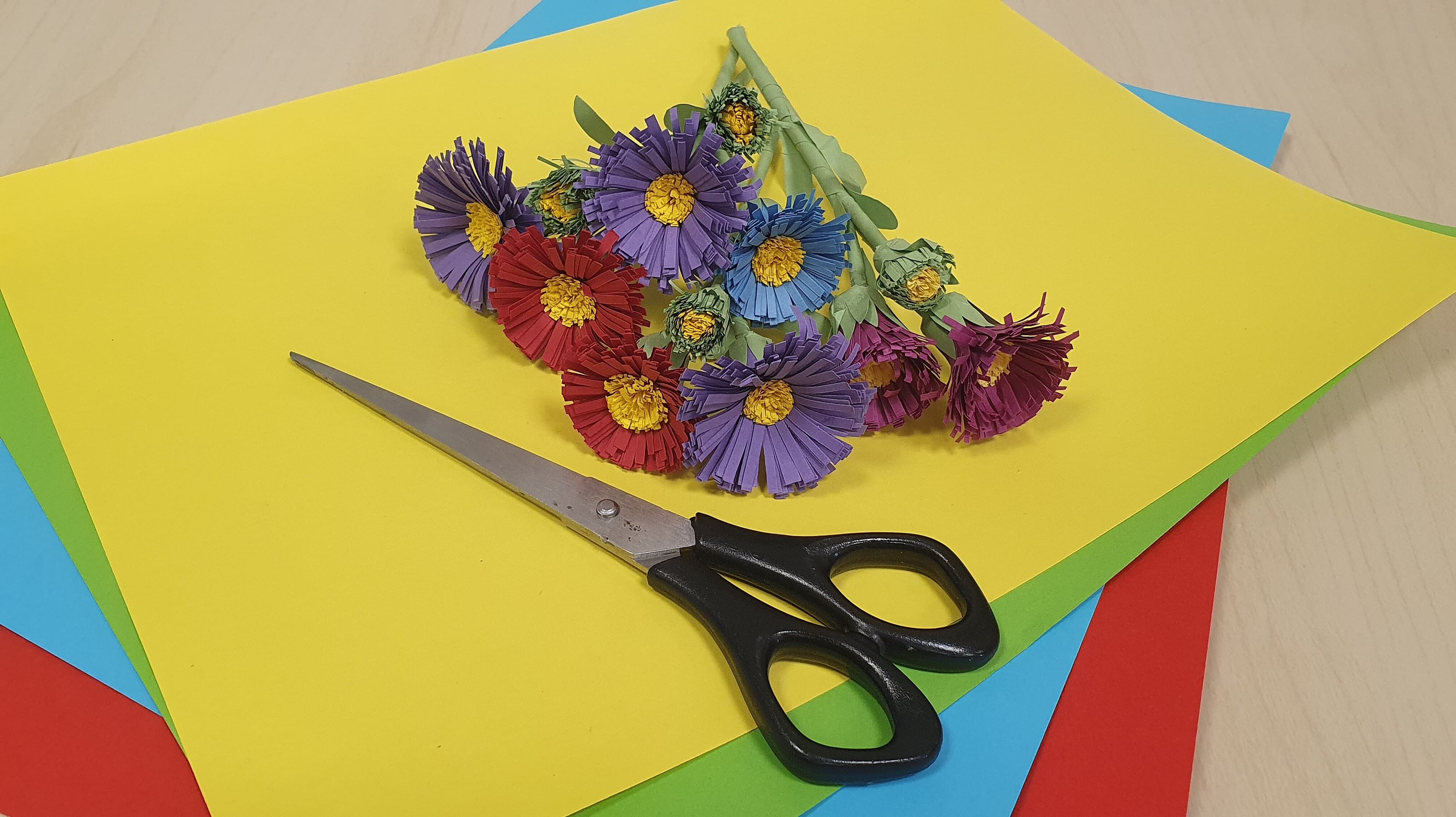Papercraft – Herbstastern aus Papier. © Stadt Gera