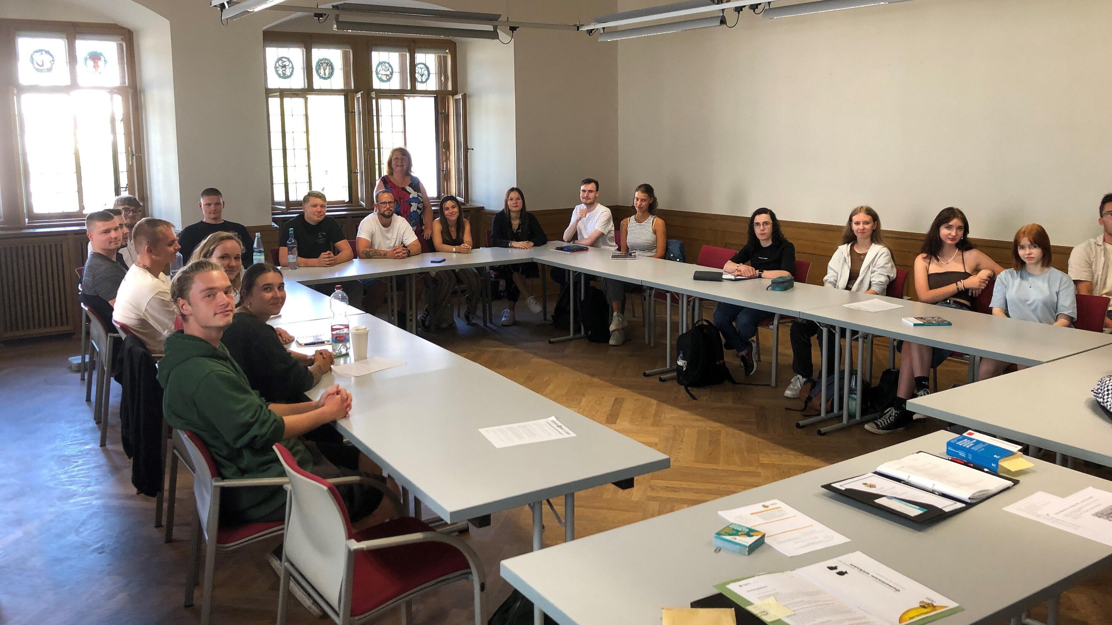 Azubis und dual Studierende treffen die Gleichstellungsbeauftragte. © Stadt Gera