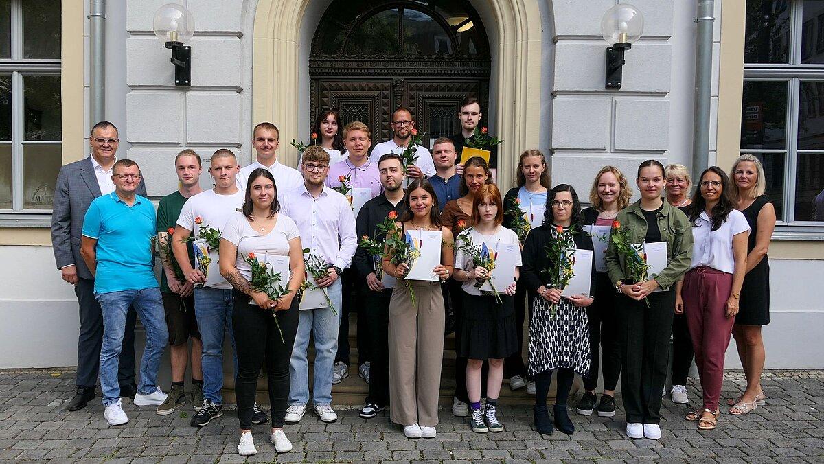 Neue Azubis und Studenten des Ausbildungsjahrs 2024. © Stadt Gera