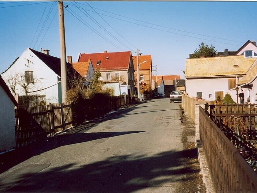 Dorfstraße vom Ortsteil Wacholderbaum. © Roland Meinecke