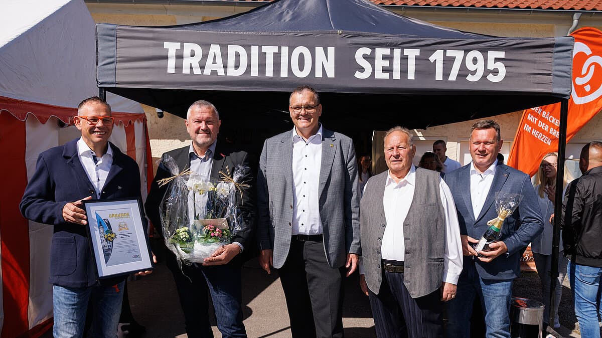 Kurt Dannenberg und Vertreter der Bäckerei & Konditorei Laudenbach. © René Löffler
