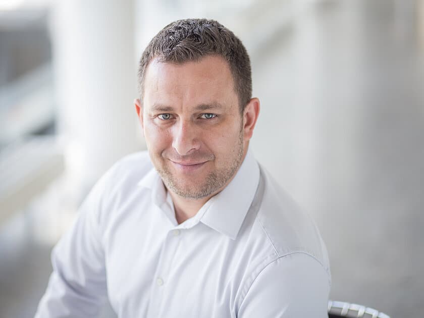 Ein Portraitfoto von einem Mann. © Björn Grübel