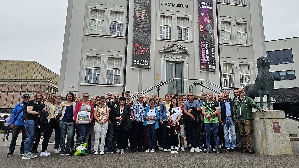Start der Bustour am Stadtmuseum. © TVV