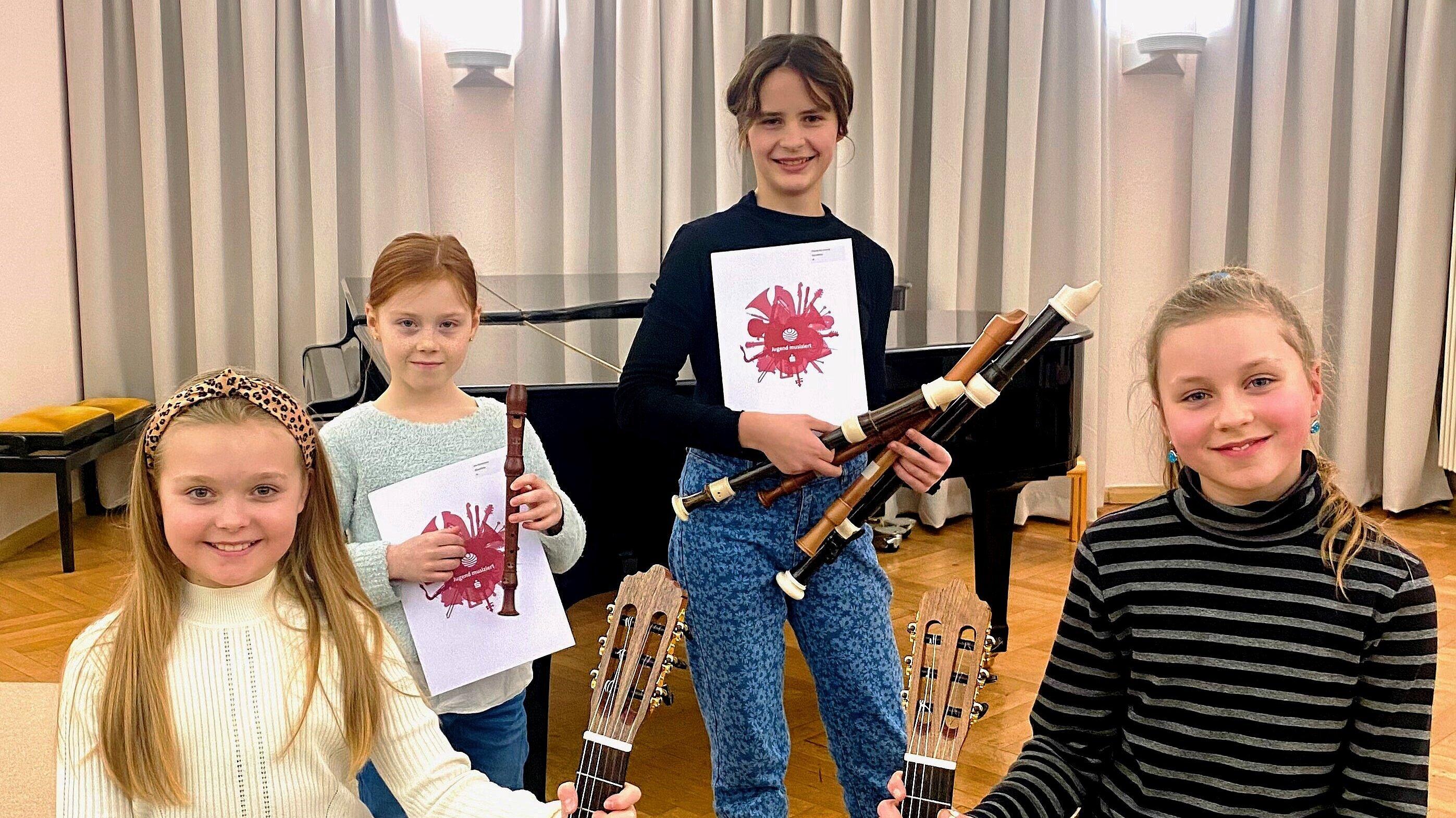 Musikschüler mit ihrem Instrument. © Stadt Gera / Musikschule