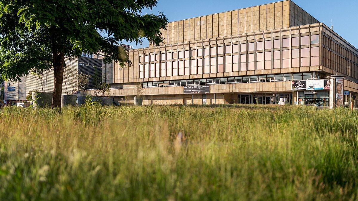 Außenansicht auf das Kultur- und Kongresszentrum in Gera. 