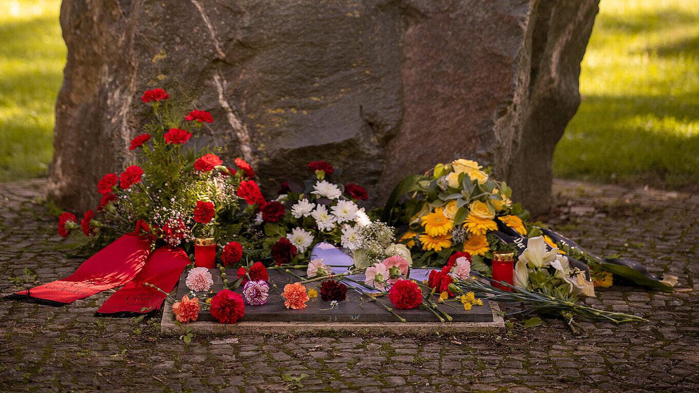 Gedenkstätte mit Blumen. © Stadt Gera