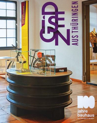 Cover des Ausstellungskatalogs "Design aus Thüringen". © Museum für Angewandte Kunst