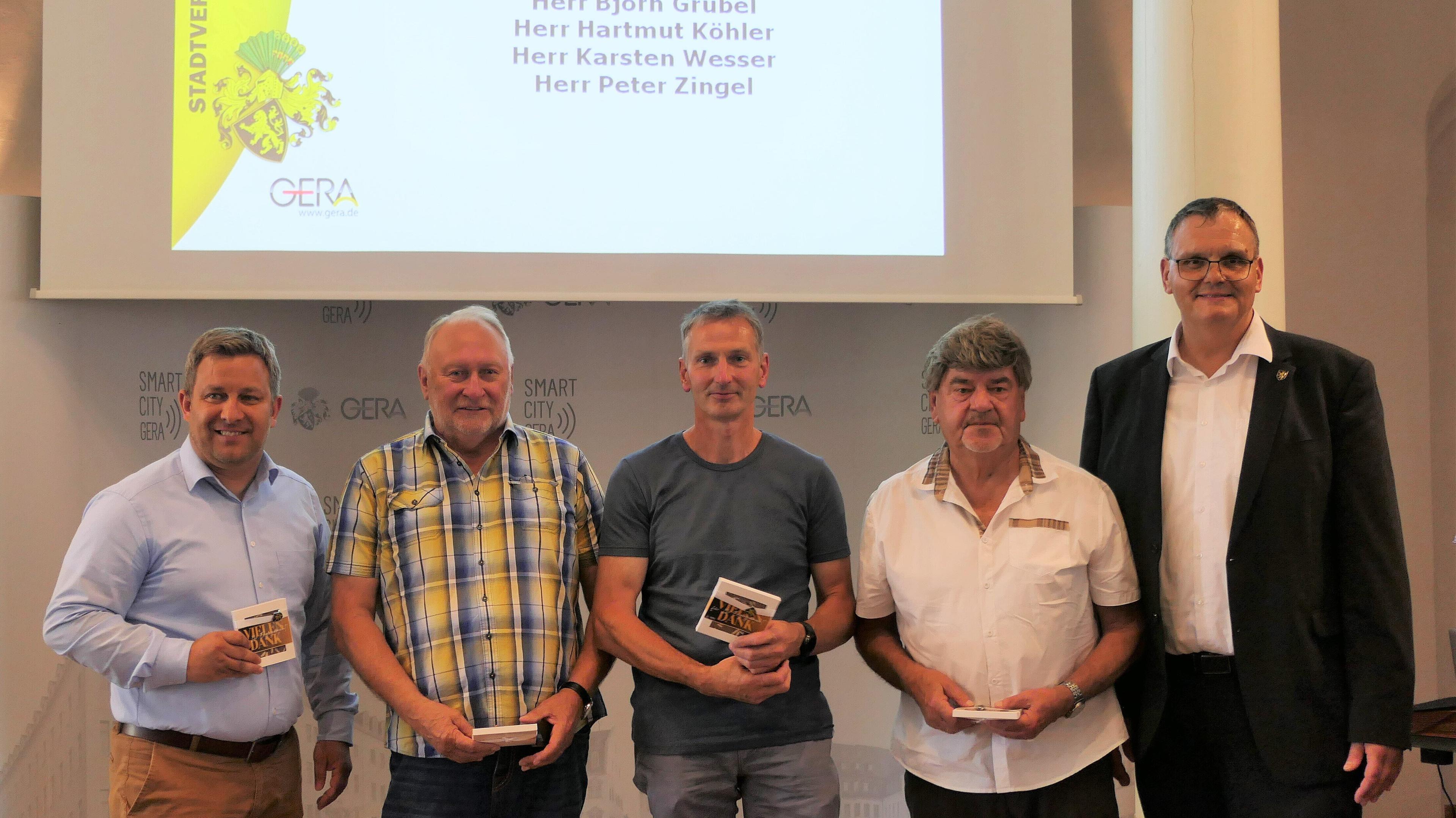 Oberbürgermeister Kurt Dannenberg und die Mitglieder des Ortsteilrats Cretzschwitz/ Söllmnitz.. © Stadt Gera