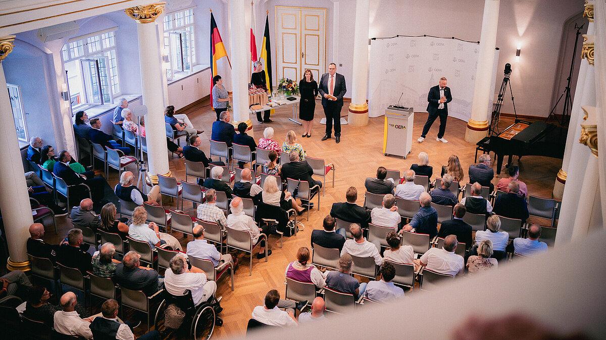 Oberbürgermeister bei einer Ehrung. © Tony Matysik - Stadt Gera