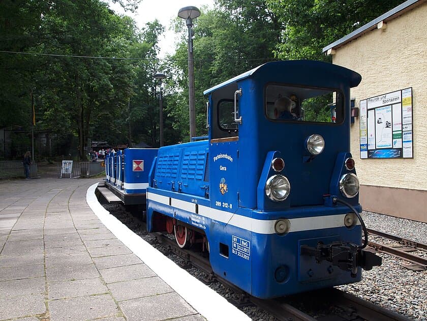 die Parkeisenbahn steht im Bahnhof Wolfsgehege im Tierpark Gera. © Stadtverwaltung Gera