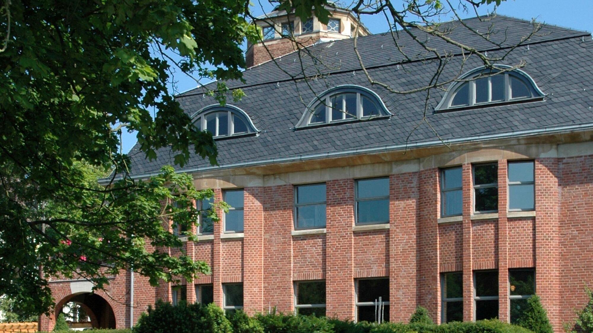 undefined. © Ramon Miller. © Ramon Miller