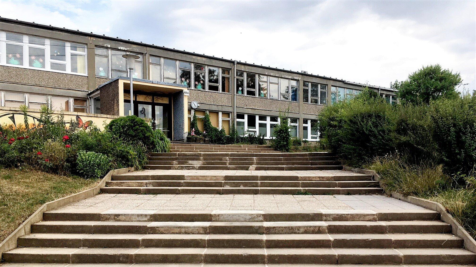 Die Grundschule Saarbachtal befindet sich im Ortsteil Westvororte.
