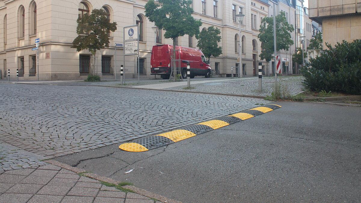 Eine Fahrbahnschwelle in der Rudolph-Diener-Straße. © Stadt Gera