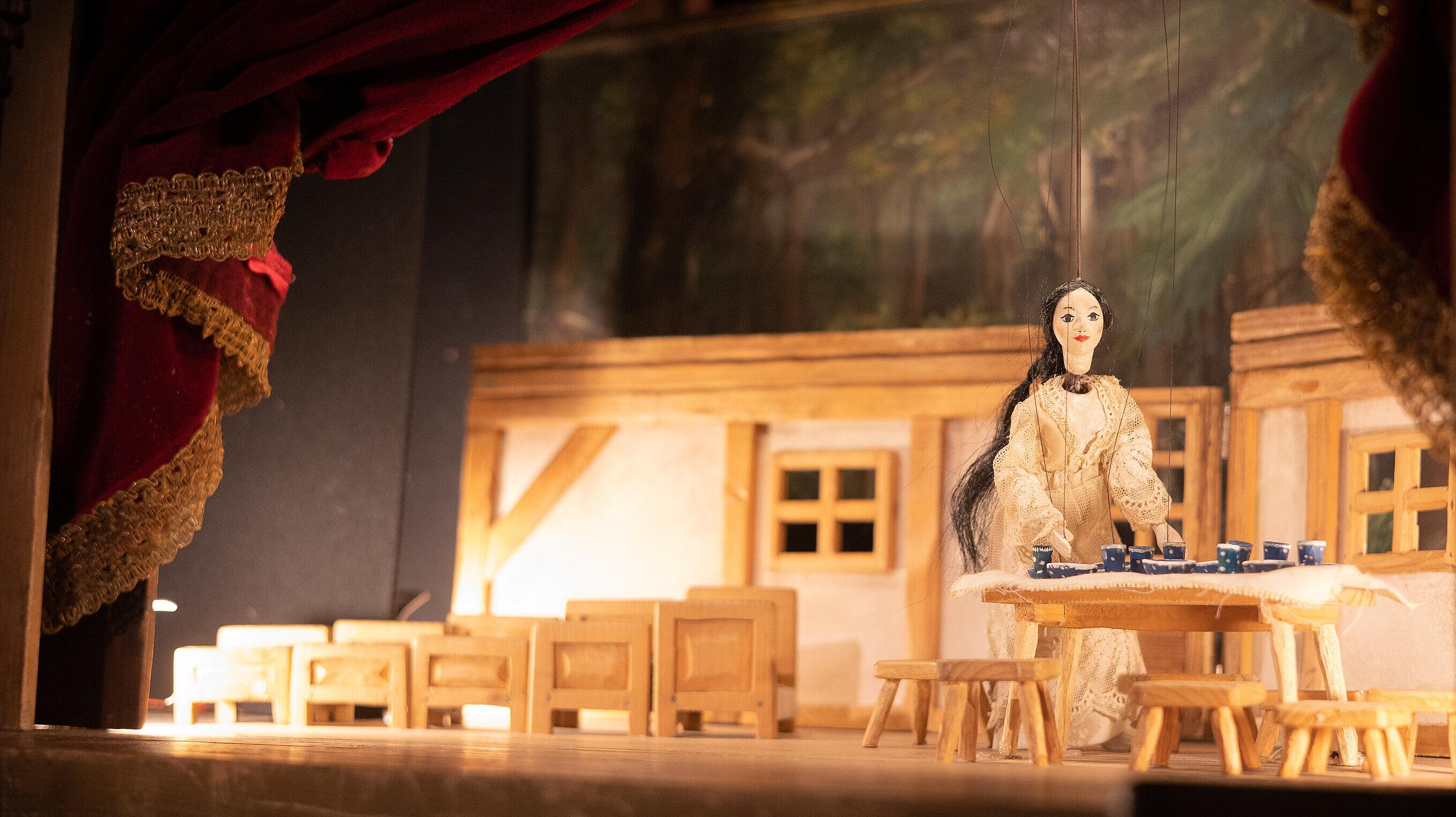 Werbebild „Schneewittchen – ein Marionettenspiel“.