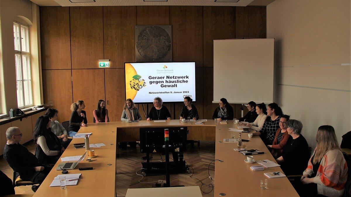 Die Mitglieder des Netzwerks gegen häusliche Gewalt trafen sich im Geraer Rathaus zum Austausch.. © Stadt Gera