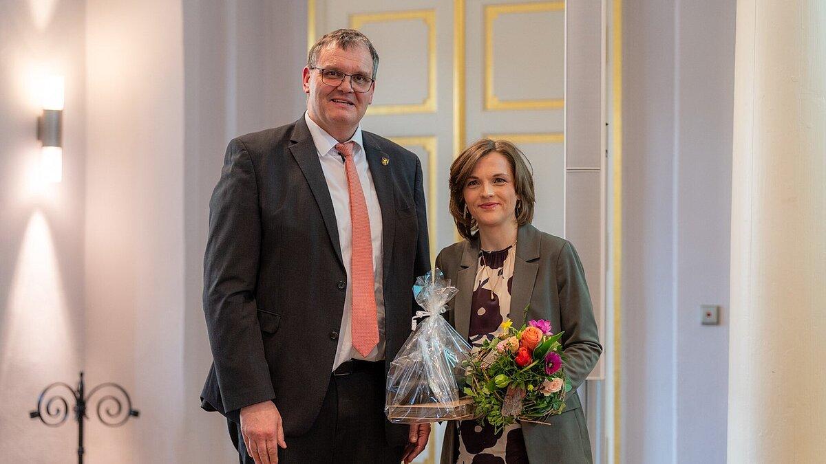 Kurt Dannenberg und Frau Kaiser bei der Verabschiedung. © Stadt Gera