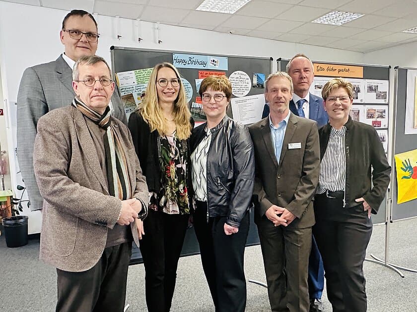 7 Personen stehen nebeneinander und schauen in die Kamera. © Stadt Gera