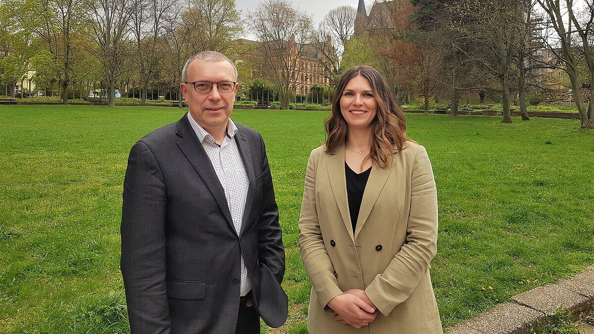 Baudezernent Michael Sonntag und Laura Kreisel, neue Leiterin der Unteren Denkmalschutzbehörde. © Stadt Gera