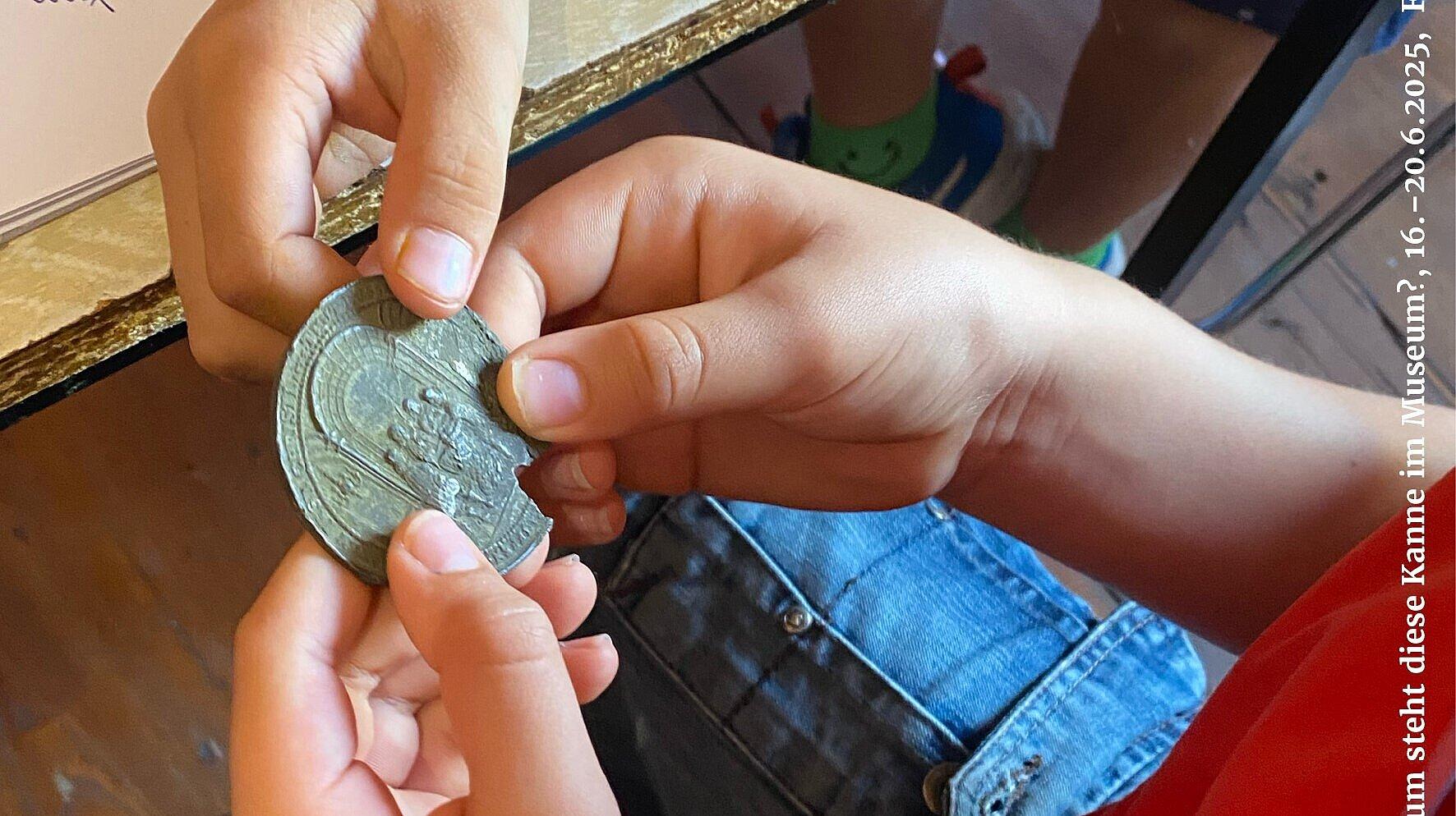 undefined. © VuS. © VuS