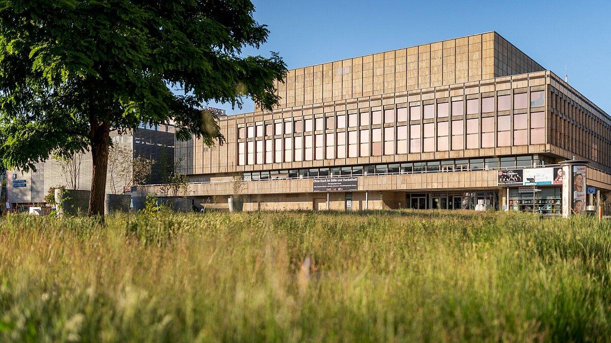 Außenansicht auf das Kultur- und Kongresszentrum in Gera. . © Thomas Müller