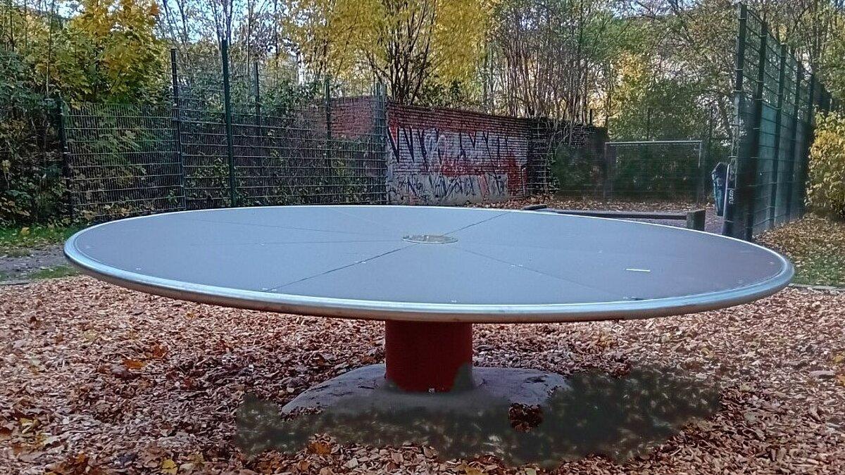 Eine Drehscheibe auf einem Spielplatz. © Stadt Gera/ Sten Marschinke