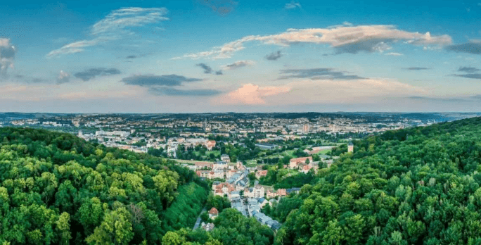 Gera ist flächenmäßig eine grüne Stadt, was das Stadtklima positiv beeinflusst.. © David Hoffmann