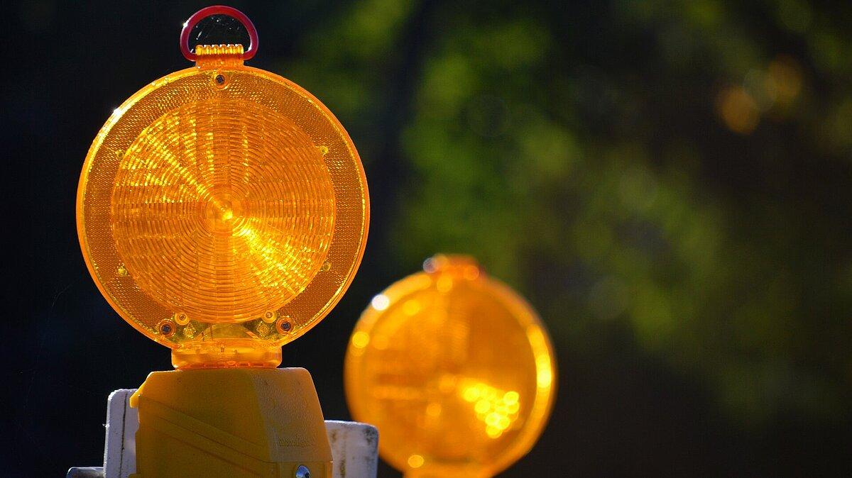 Leuchten einer Straßensperrung. © Pixabay