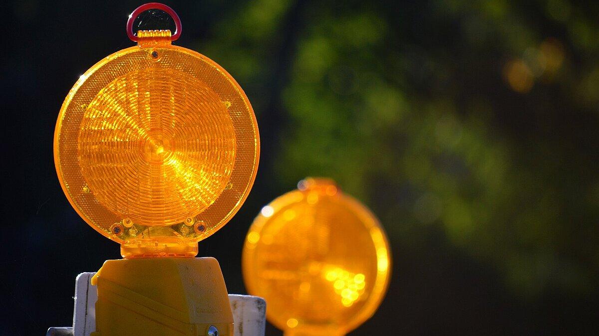 Leuchten einer Straßensperrung. © Pixabay