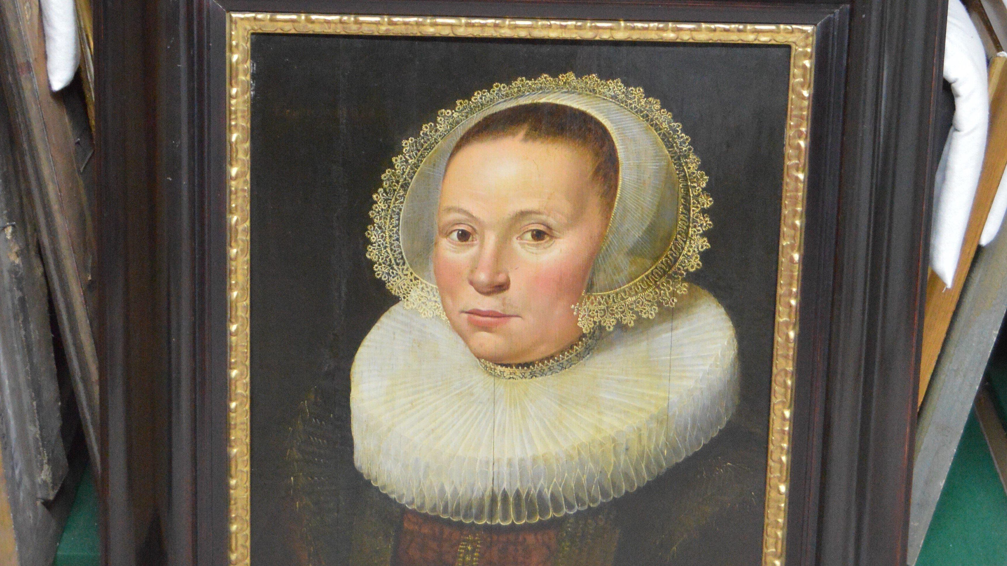 Blick ins Depot mit Frans Hals' Damenporträt.