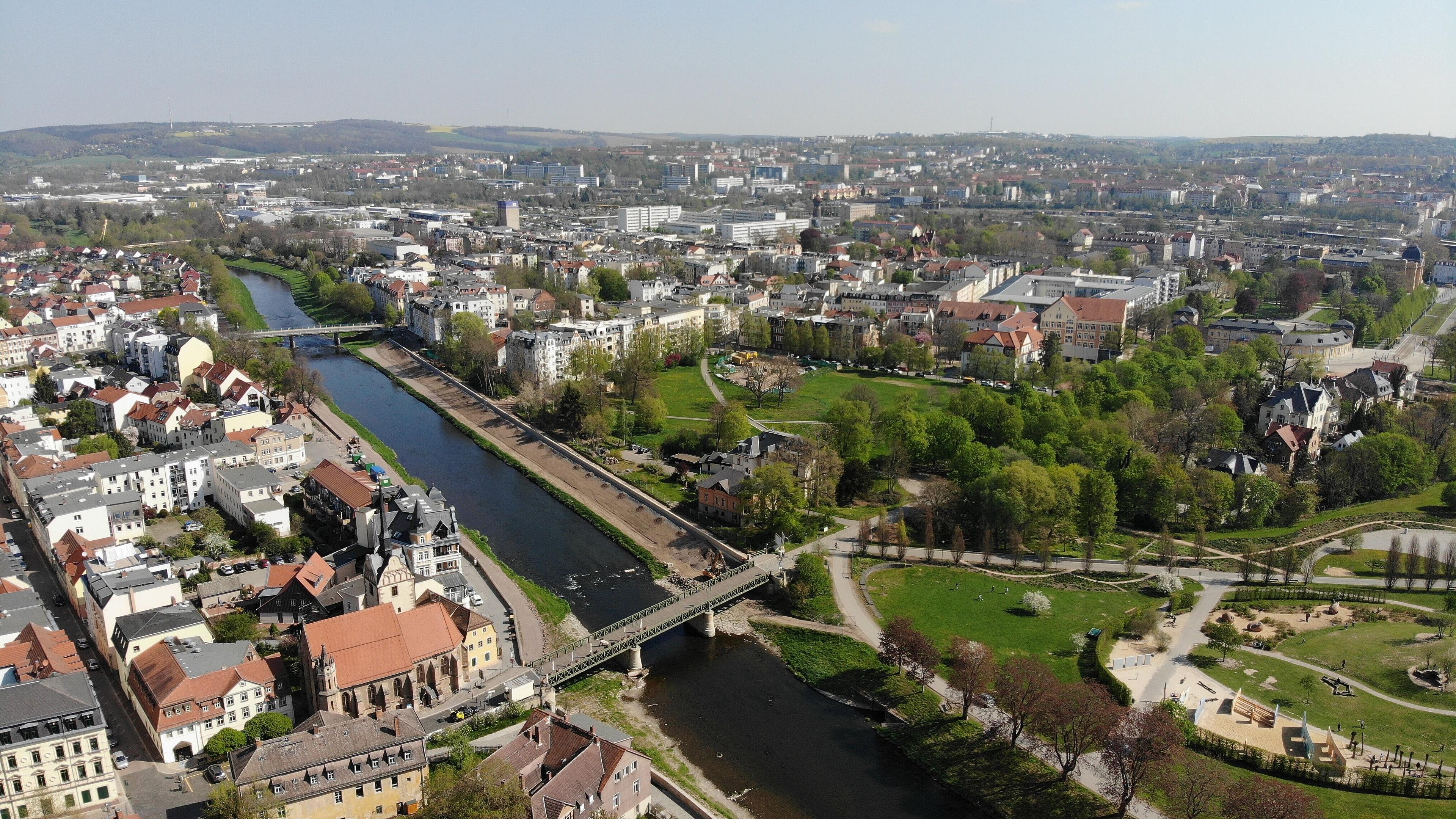 Weiße Elster mit Hofwiesenpark und Untermhaus von oben