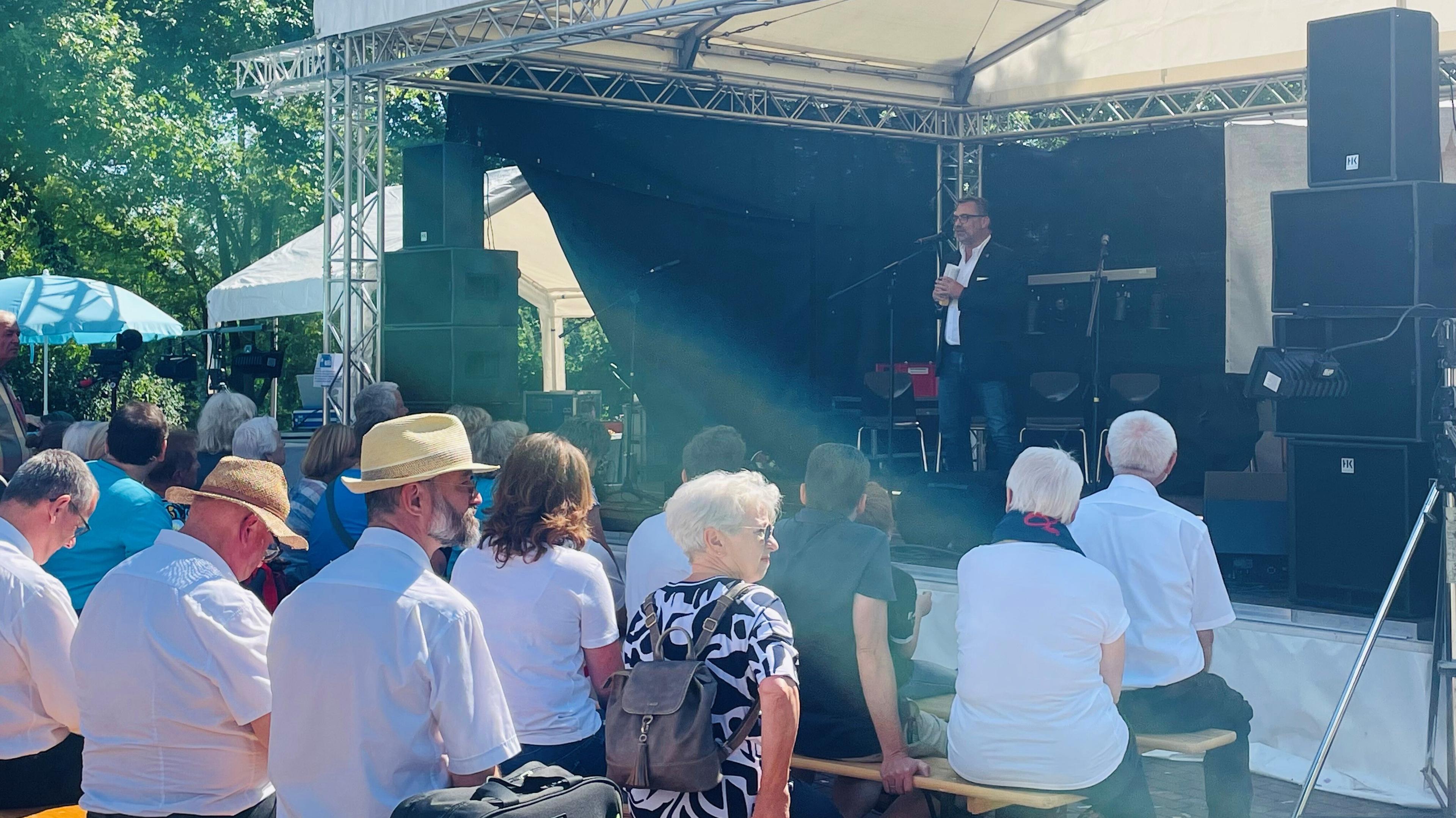 Eröffnung des Stadtteilfestes durch Oberbürgermeister Julian Vonarb. © Stadt Gera