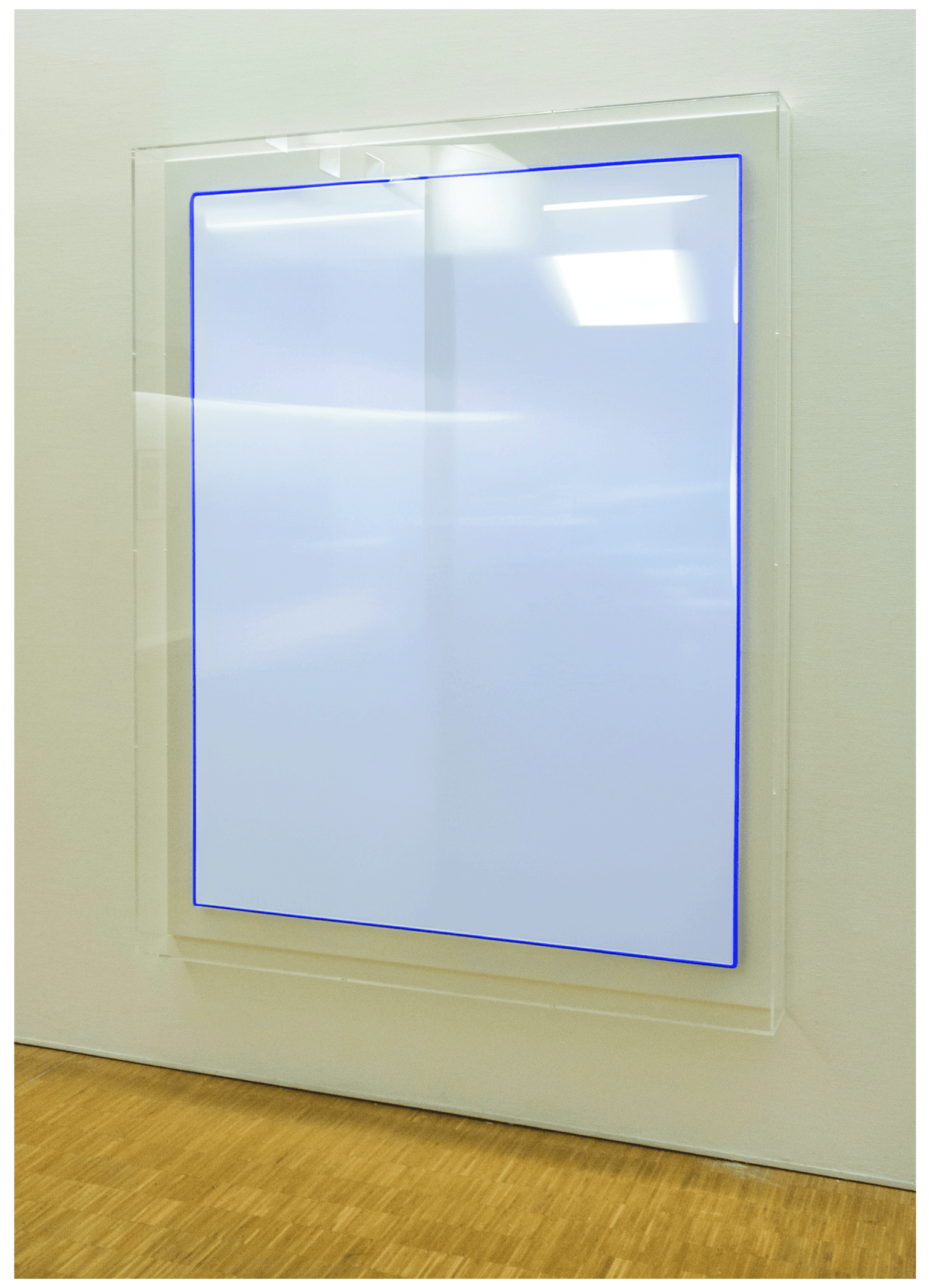 Foto einer Kunstinstallation an einer Wand. © Benjamin Friedle
