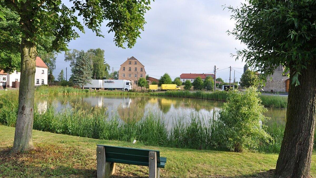 Dorfteich aus Richtung Vereinshaus. © Herbert Zölsmann
