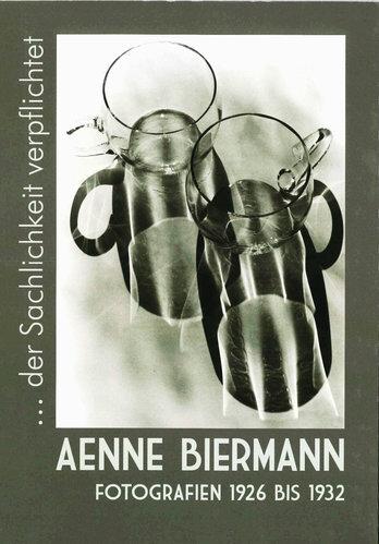 Cover des Ausstellungskatalogs "Aenne Biermann. Der Sachlichkeit verpflichtet"