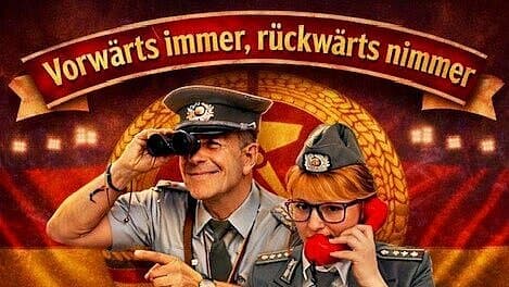 Vorwärts immer, rückwärts nimmer - DDR Comedy Tour 2026/27. © Stage Mosaic GmbH