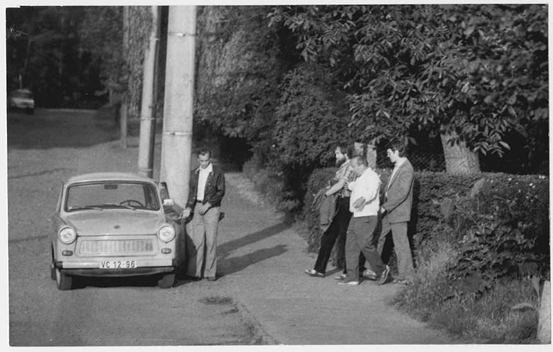 . © Selbst das Abführen wurde heimlich durch die Stasi dokumentiert: Verhaftung Lothar Rochaus 1983. BArch, MfS, BV Hle, AU 414/84, B. I, S. 175 b